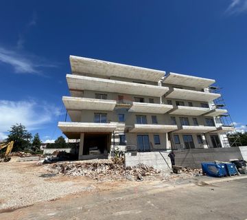 Poreč, okolica- stan 800 metara od mora u novogradnji - cover