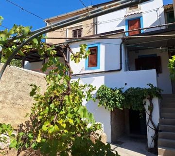 Draga Bašćanska - kuća u niz 77,4m2, okućnica 29m2 - cover