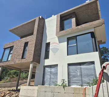 OPATIJA,PAVLOVAC- stan 3S+ DB s krovnom terasom i pogledom na more - cover