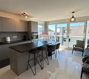 Stan u Novigradu s krovnom terasom i pogledom na more - cover