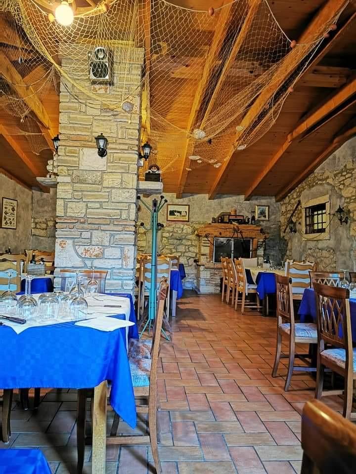 Istra, Brtonigla, ugostiteljski prostor od 274,71 m2 sa više stanova i dvorištem - cover