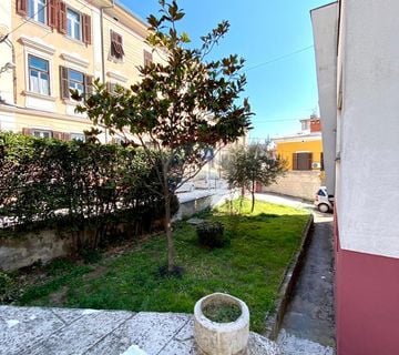 Istra, Pula, Stan s dvorištem i garažom u centru - cover