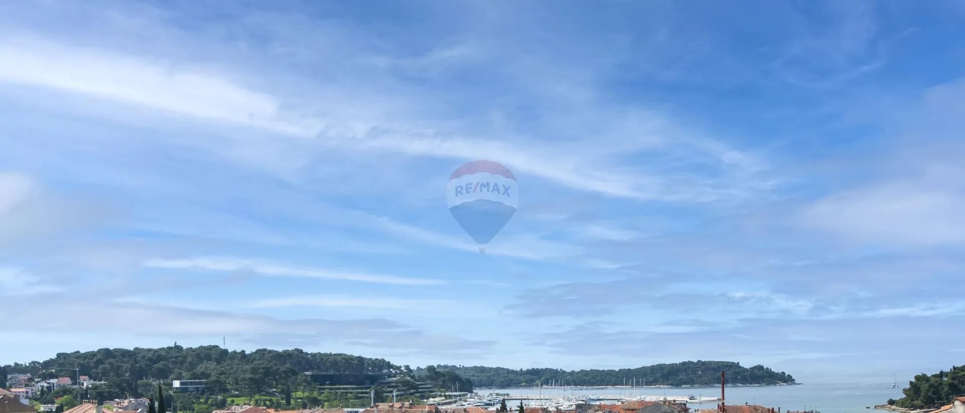 Istra,Rovinj, kuća u mirnoj ulici, centar, pogled more - cover