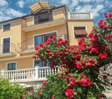 Rijeka - samostojeća kuća s pogledom na more - cover