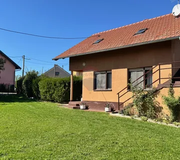 Zlatar, Martinščina - trosobna obiteljska kuća s pomoćnim objektom, okružena zelenilom i potpunom privatnošću - cover