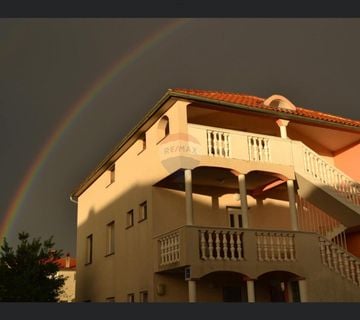 Istra, okolica Pule i Fažane, kuća s 4 stana - cover