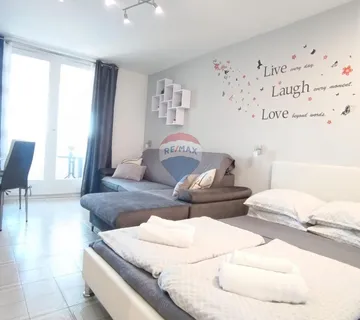 Istra, Umag - Garsonjera na drugom katu 400 metara od mora - cover