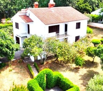 Istra,Umag-Kuća s velikom okućnicom i građevinskom dozvolom,1.5 km do mora - cover