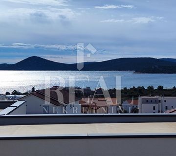 Vodice vila sa bazenom S+P+1 340 m2 - cover