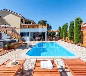 Loborika villa 320m2 dva stana, studio 30m2,bazen,jacuzzi ! - cover