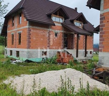 Kuća za odmor 3 km od ulaza u Nacionalni park Plitvice sa 14 soba ,restoranom, u rouh bau - cover