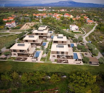 U blizini Nacionalnog parka Krka, građevinsko zemljište sa dozvolama za 6 vila sa bazenom - cover