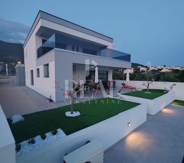 RAB-BANJOL, PREKRASNA VILA SA BAZENOM,  225 m2  NETO POVRŠINE - cover