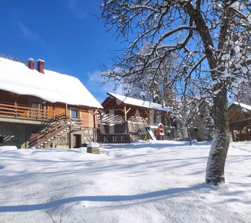 Prodaja ekskluzivne kuće kraj Vrbovskog  270 m2 na okućnici od 6800m2 - cover