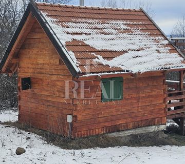 Vikendica 35 m2 sa 112000 m2 zemlje sa ucrtanih još 5 starina - cover