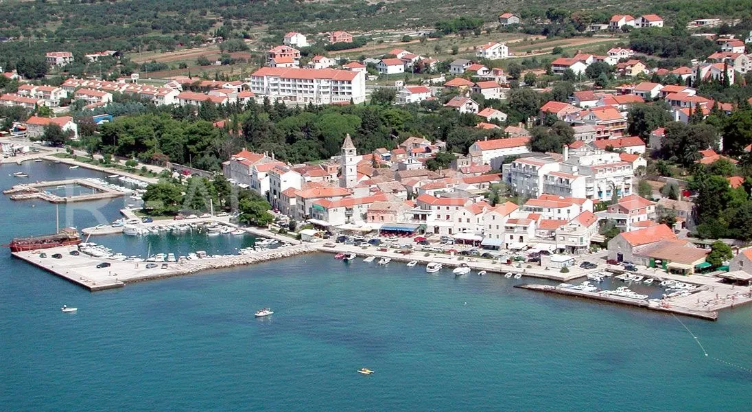 Sv. Filip i Jakov-građevinsko zemljište 883 m2! POGLED NA MORE! - cover