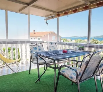 Uhodan turistički objekt sa šest apartmana i parkingom – Bibinje! - cover