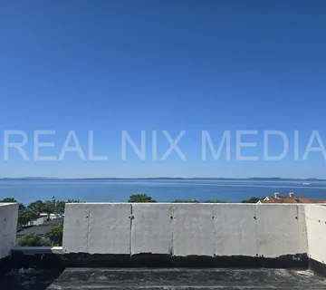 DVOETAŽNI APARTMAN + KROVNA TERASA. JEDINSTVENA LOKACIJA UZ MORE: - cover