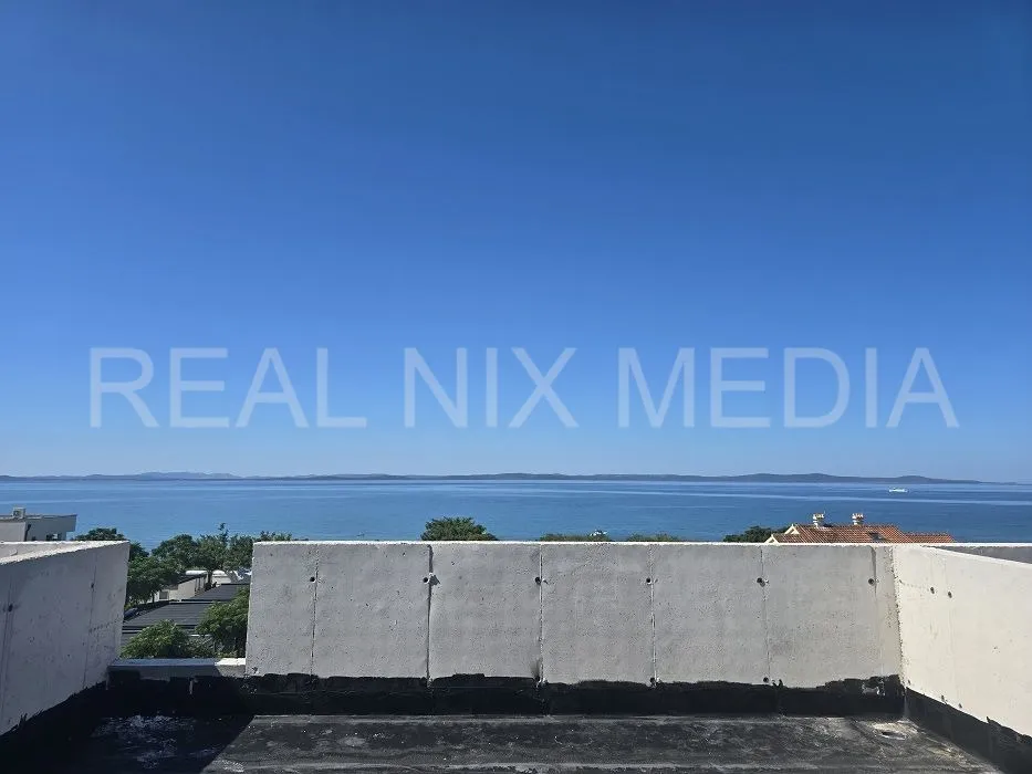 DVOETAŽNI APARTMAN + KROVNA TERASA. JEDINSTVENA LOKACIJA UZ MORE: - cover