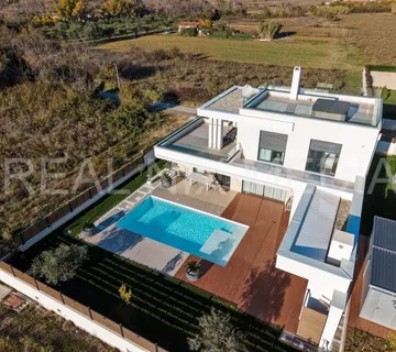 Luksuzna novogradnja s bazenom i 3 spavaće sobe – pogled na more - cover