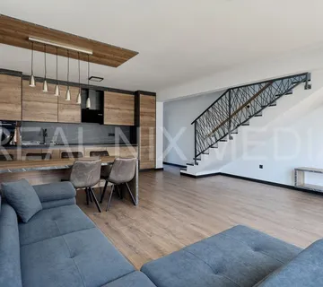 PRIVLAKA-KOMPLETNO NAMJEŠTENO! USELJIVO! - cover