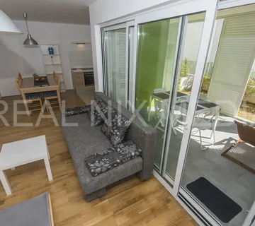 Privlaka- Apartman 86 m2, VRT! 90 m do mora! - cover