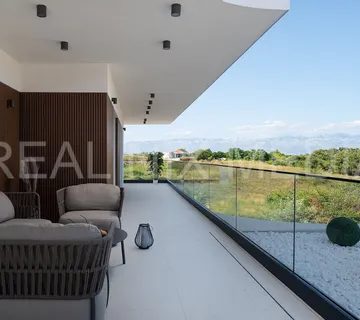 NIN - VILLA MODERNE ARHITEKTURE NA JEDINSTVENOJ LOKACIJI! - cover