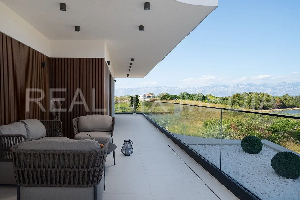 NIN - VILLA MODERNE ARHITEKTURE NA JEDINSTVENOJ LOKACIJI! - cover