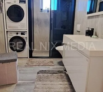 Plovanija-STAN SA KROVNOM TERASOM I POGLEDOM NA MORE!ODMAH USELJIV! - cover