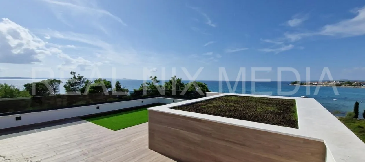 Privlaka-PENTHOUSE SA POGLEDOM NA MORE! USELJIVO! - cover