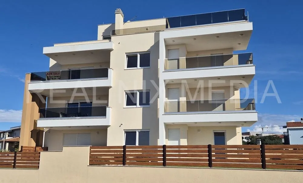 USELJIVO! KROVNA TERASA! PANORAMSKI POGLED! - cover