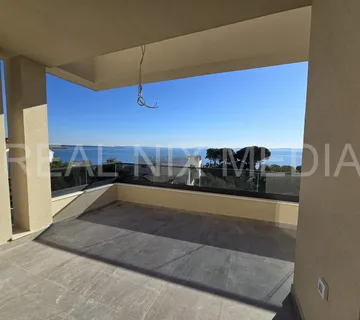 PENTHOUSE 171 m2. KROVNA TERASA. LIFT! 60 metara do MORA. - cover