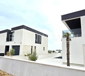 Privlaka-LUKSUZNA VILLA SA BAZENOM! USELJIVO ODMAH! - Privlaka, Privlaka