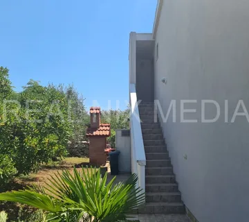 Sv. Filip i Jakov-KUĆA SA 2 STANA I POGLEDOM NA MORE! - cover