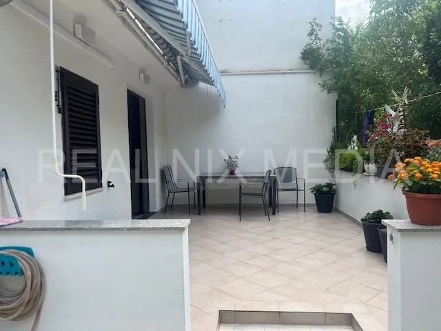 Nin/Ninske Vodice- kuća sa 2 stambene jedinice! - cover