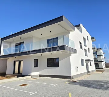 PRIVLAKA-USELJIVO! 150 m do MORA! - Privlaka, Privlaka