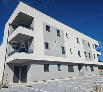 Privlaka-USELJIVO! KROVNA TERASA! POGLED NA MORE! - Privlaka, Privlaka