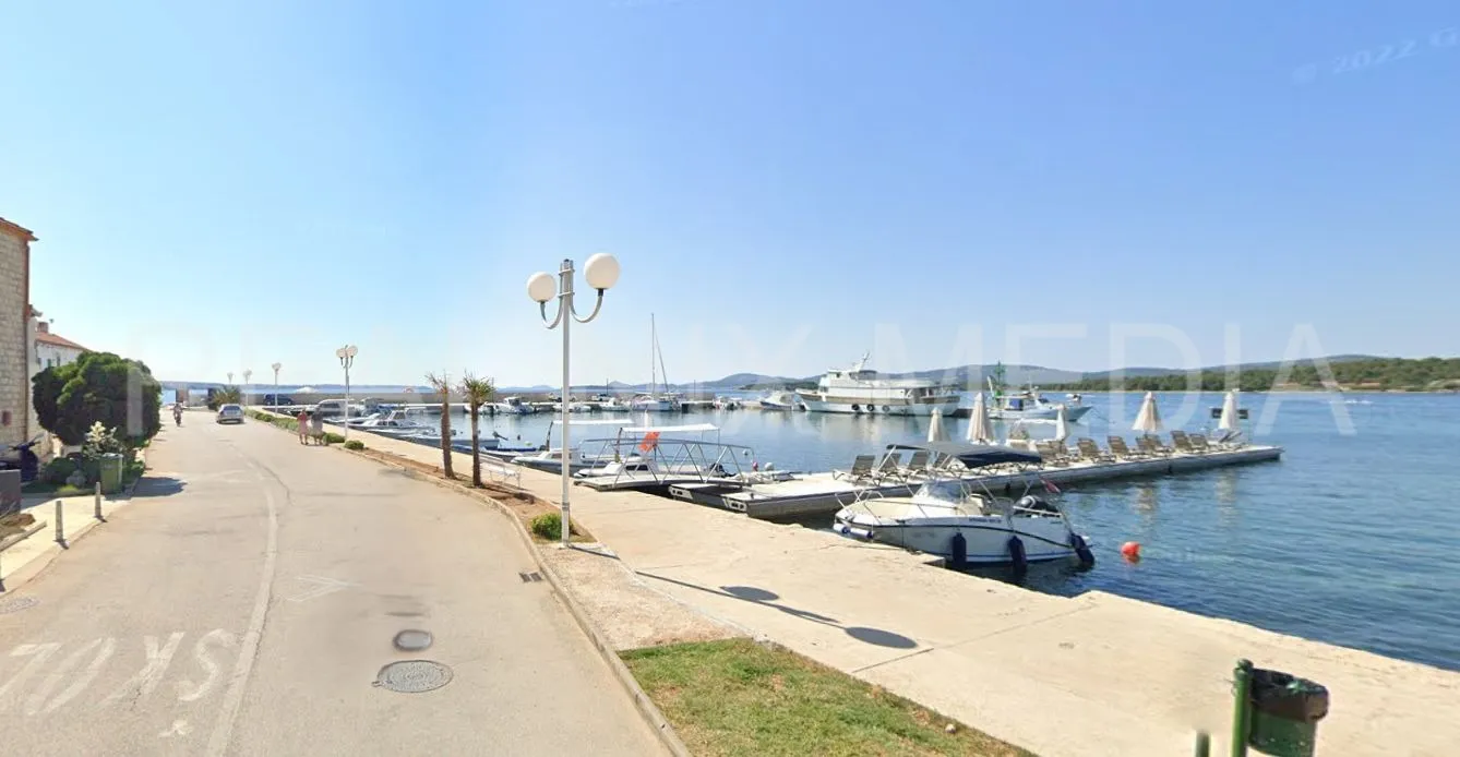 TURANJ-GRAĐ.ZEMLJIŠTE SA POGLEDOM NA MORE! - cover