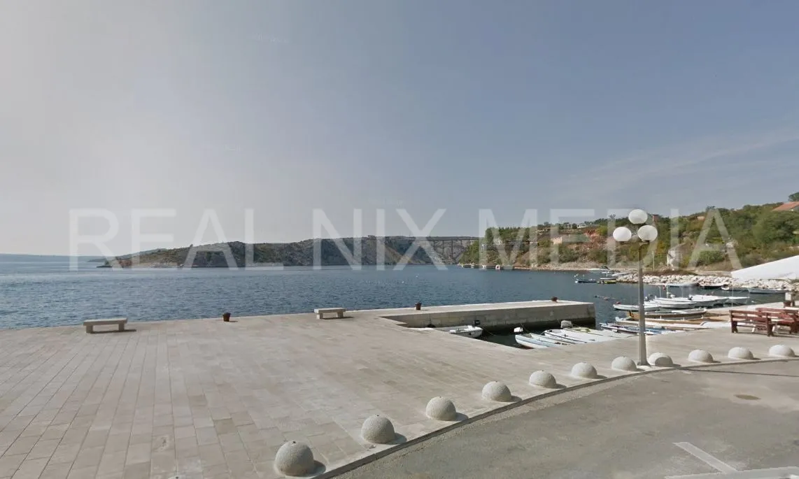 Maslenica-građ. zemljište sa PRIKLJUČKOM VODE I POGLEDOM NA MORE! - cover