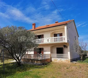 SAMOSTOJEČA KUĆA NA JUŽNOJ STRANI OTOKA VIRA! - cover