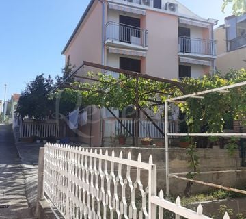 Sveti Filip i Jakov, dobra kuća, 7 apartmana, predivan pogled - cover