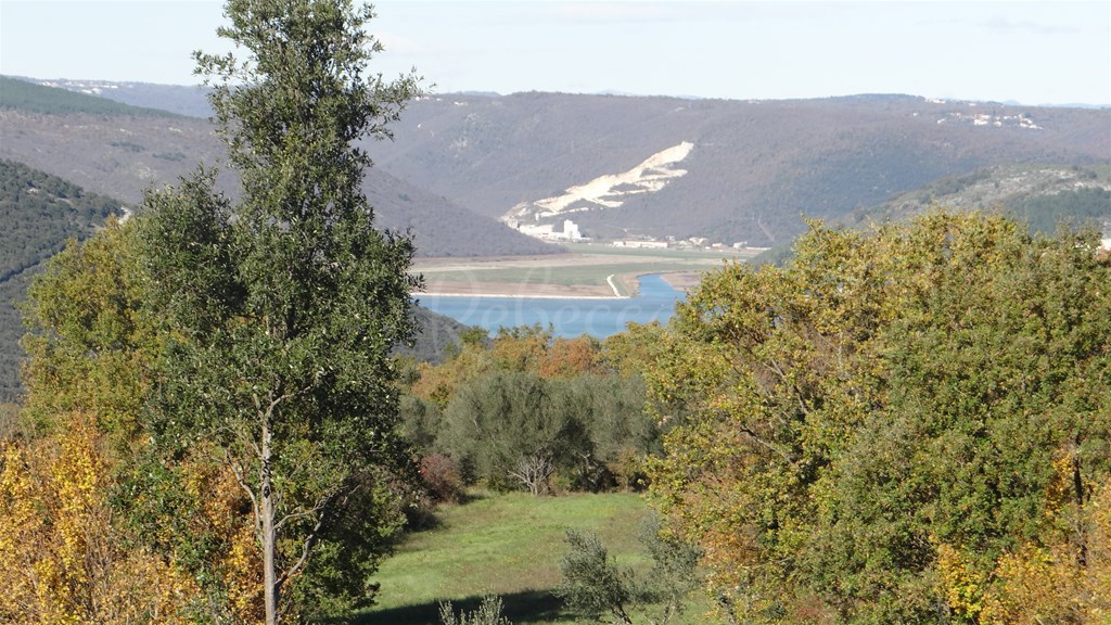 Prodaje se kombinirano zemljište, 2410 m2 Rakalj - cover