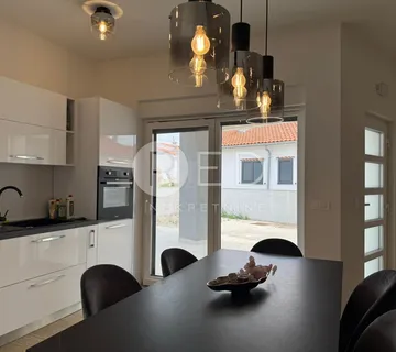 STAN U PRIZEMLJU S VRTOM , NOVOGRADNJA 116 M2 - VINJERAC - cover
