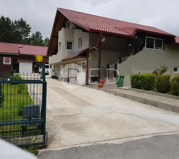 PLITVICE - KUĆA ZA PRODAJU S DVORIŠTEM - cover