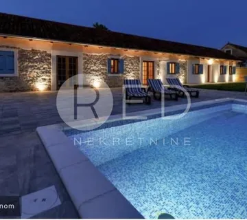 Prodaje se šarmantna kamena kuća s bazenom – mirna lokacija, blizina mora! - cover