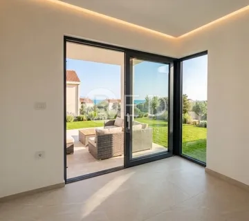 Prekrasan Stan U Prizemlju S Vrtom 71 M2 - Mandre - Mandre, Kolan