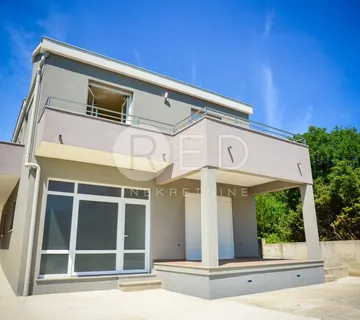 KUĆA S 4 ČETIRI APARTMANA U PRIDRAGI KOD ZADRA, 100 M OD MORA - cover