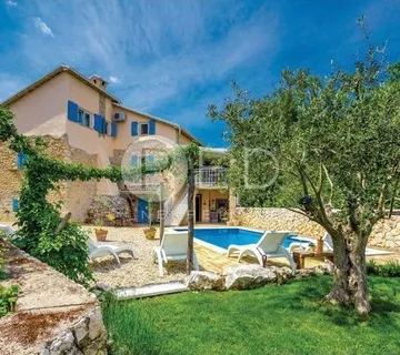 OTOK KRK, OKOLICA DOBRINJA - PREDIVNA ADAPTIRANA STARINA, 170 m2