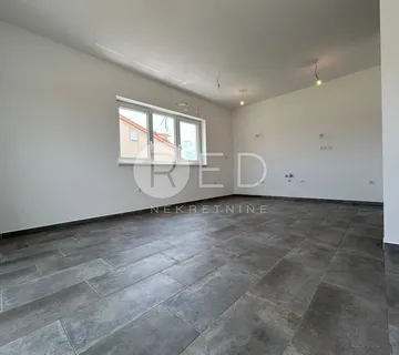 Apartman U Blizini Mora Na Prodaju Na Katu - Privlaka