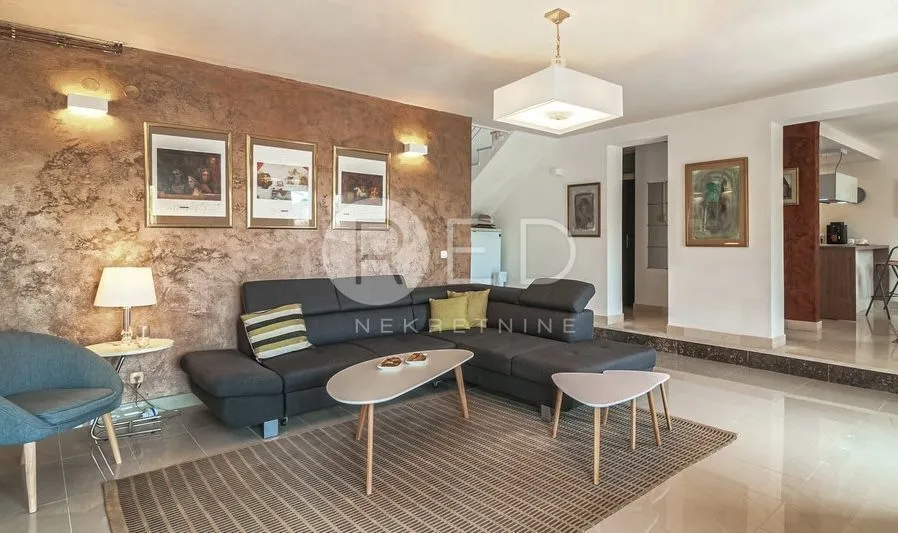 PRODAJA KUĆA OTOK BRAČ - cover